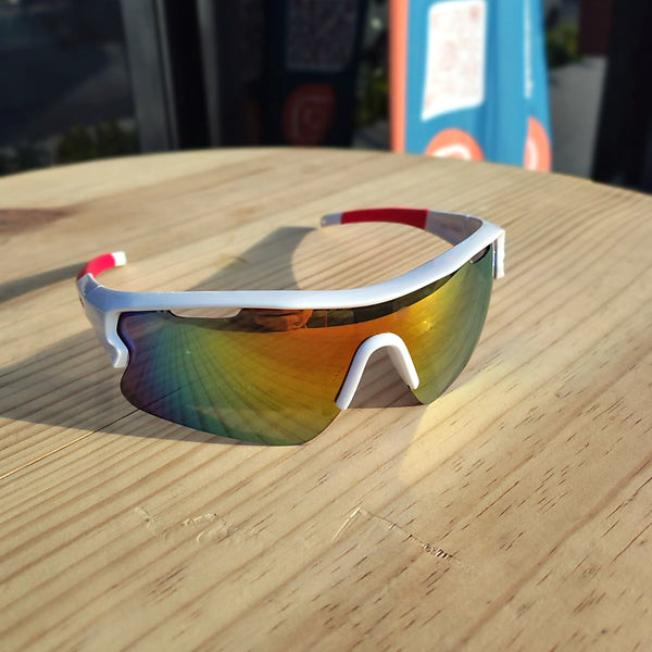 Branco/Dourado — Oculos de Sol Run Fast em tres quartos